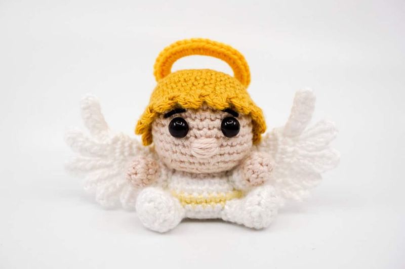Mini Guardian Angel free crochet pattern by Supergurumi