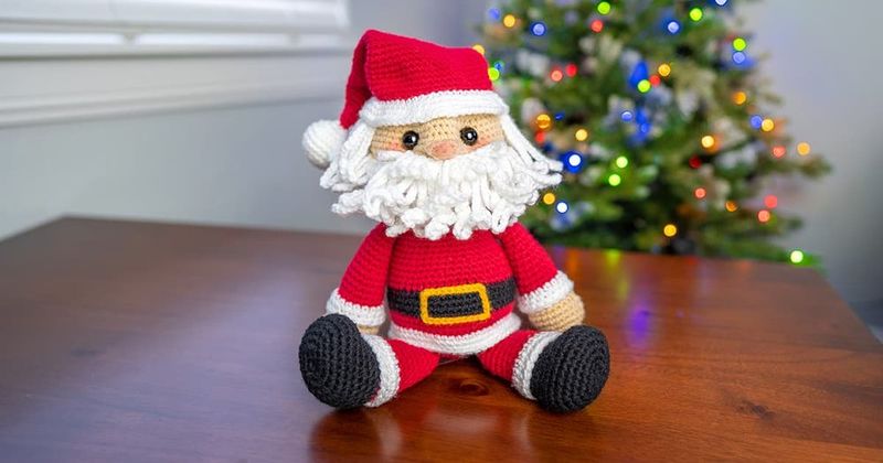 No-Sew Santa free crochet pattern by Jess Huff