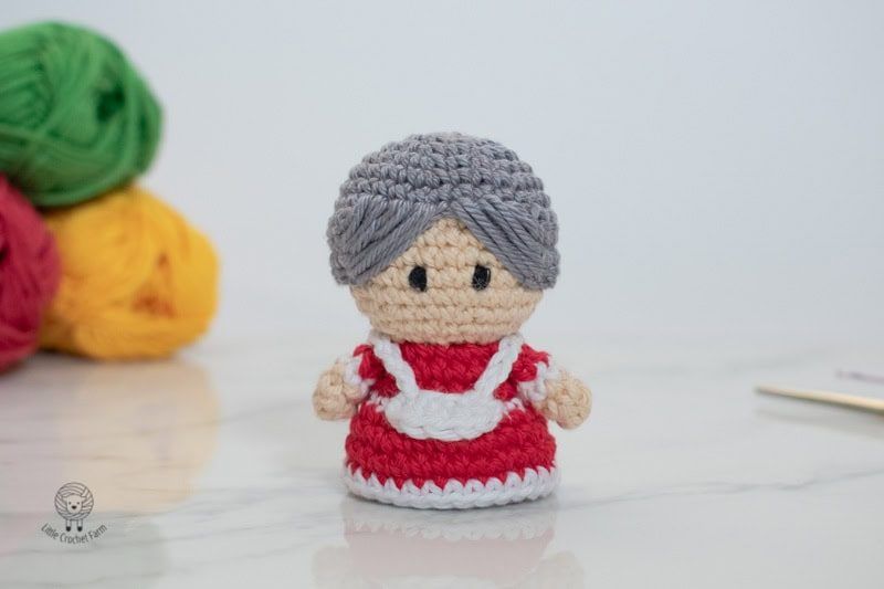 Mini Mrs. Claus Ornament free crochet pattern by Ana Figueiredo