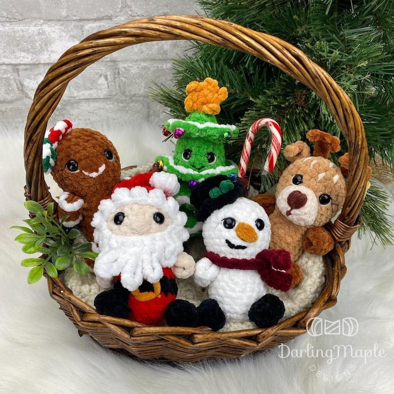Lil' Loops Santa Ornament free crochet pattern by Sara