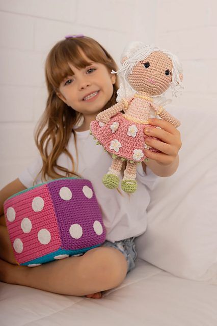 Elise the Elf free crochet pattern by Juliana Penhorate (published by Circulo Yarns)