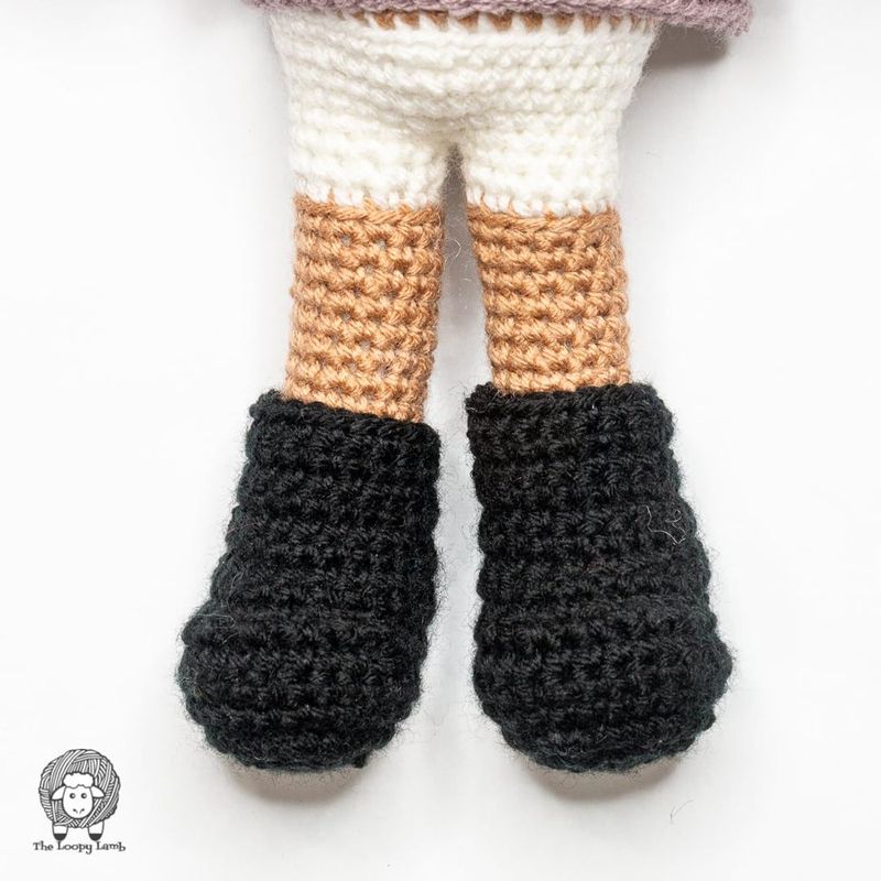 Easy Doll Boots for Amigurumi Dolls free crochet pattern by The Loopy Lamb
