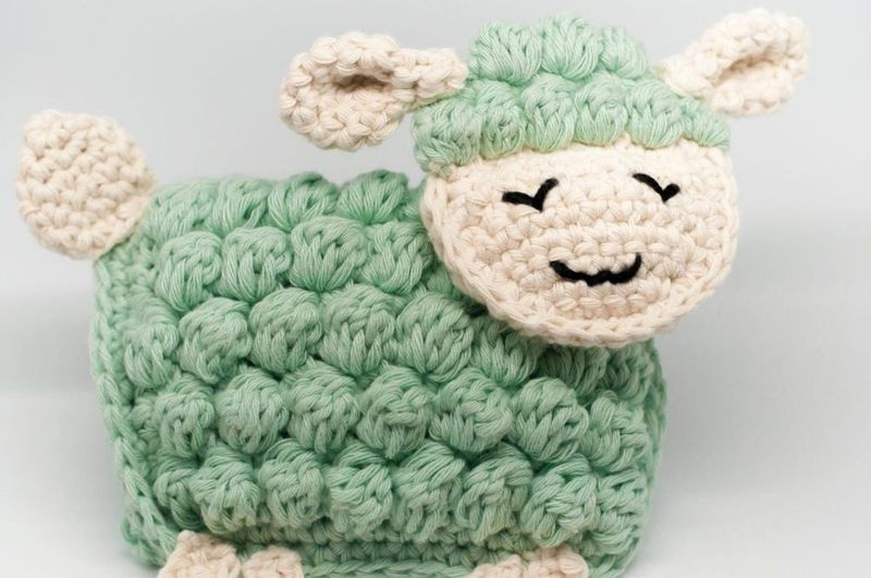 Sverre the Ragdoll Lamb free crochet pattern by Ragnhild Hynne Uebler
